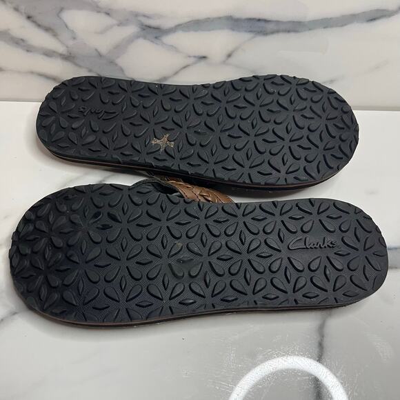 Collection by Clarks Women's Brown Fenner Nerice Braided Thong Flip Flop Sz 11 - Picture 2 of 2